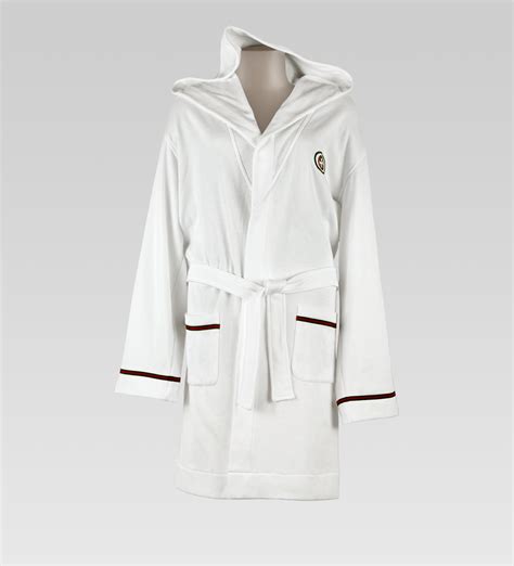 gucci-bathrobe-with-interlocking-g-and-signature-web-detail-white|white Gucci handbag.